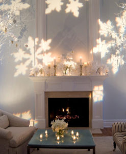 kerstverlichting in huis geprojecteert