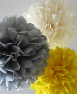 mooie pompons in 3 verschillende kleuren