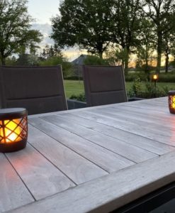 zowel als solar tuinfakkel te gebruiken en als tafellamp