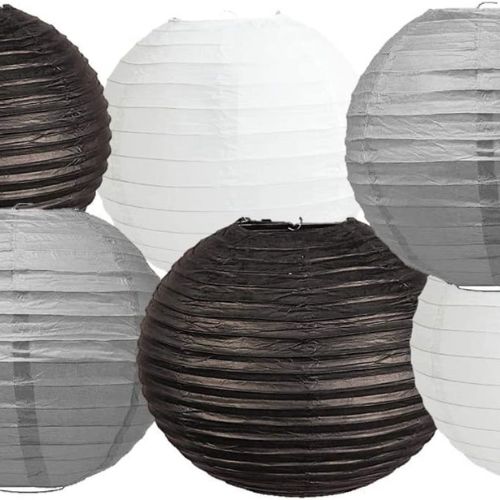 zwarte en grijze lampionnen